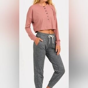 Vuori Avalon Cropped Henley Long Sleeve Terra Cotta XS Athleisure